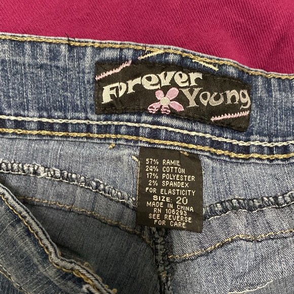 Forever Young cuffed Capris - Picture 3 of 3